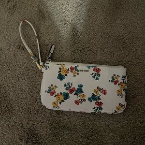Nine west floral patterned wristlet bag, good condition, barely used